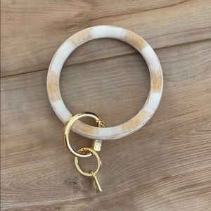 O Venture key ring bracelet